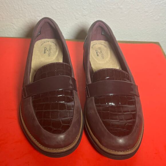 Clarks Womens Loafers Shoes Purple Leather Comfort Slip On Size 7.5 WIDE - Picture 2 of 8